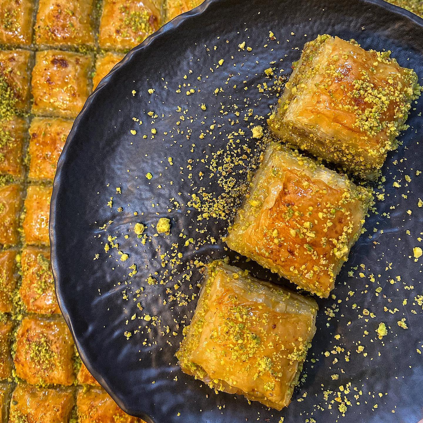 Tradicinė turkiška baklava restorane „Mangal“ Kaune. Tai sluoksniuotas desertas su riešutais, apibarstytas pistacijomis.